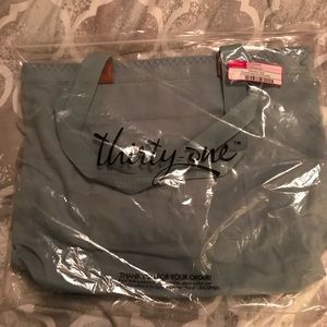 New Thirty One Wander Tote